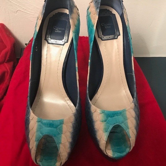 2 SHOES 4 THE PRICE OF 1 SEND A MESSAGE. - Picture 1 of 5